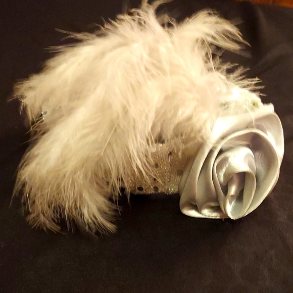1920s era style Flapper Headpiece and silver and white - Picture 4 of 4